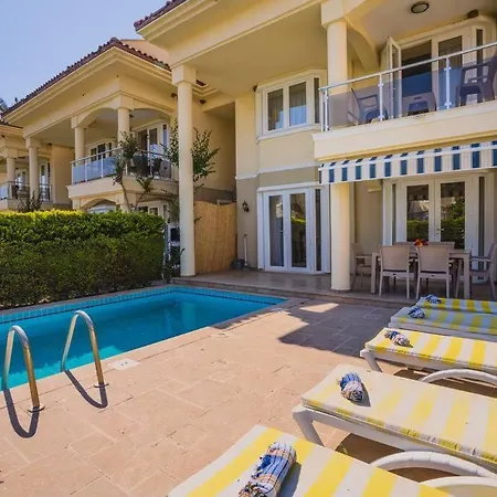 Calis'ta Denize Sifir 8 Kisilik Pearl 9 Vila *
