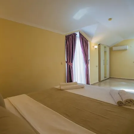 Calis'ta Denize Sifir 8 Kisilik Pearl 9 빌라